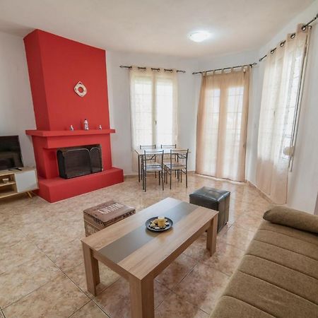 Ofrínion Family Resort 1 מראה חיצוני תמונה